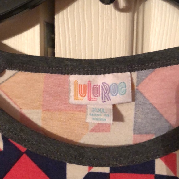 LuLaRoe 2XL 3/4 Length Ragland Sleeve Shirt - Picture 2 of 2